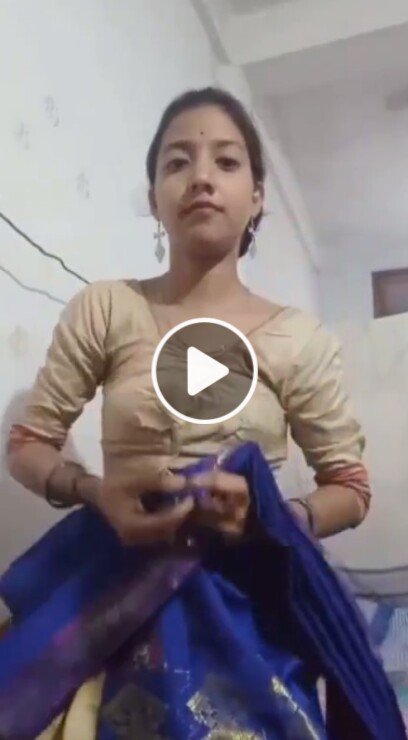 বান্ধবী অফিস থেকে এসে সব খুলে দেখালো